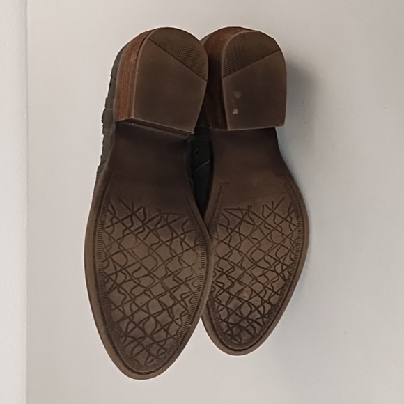 Not Rated Olive Ankle Bootie Cut-Outs Side Zipper Detailing EUC Size 7.5 - Picture 7 of 13